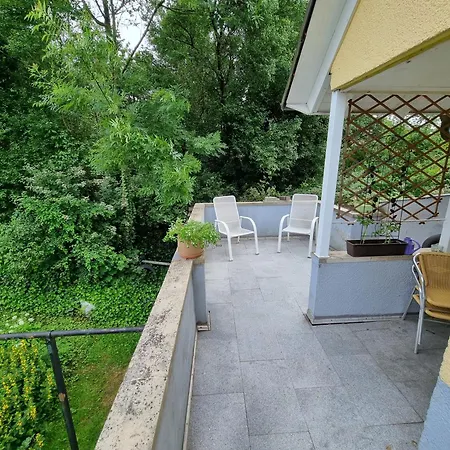 Gemuetliches Mit Terrasse Appartement